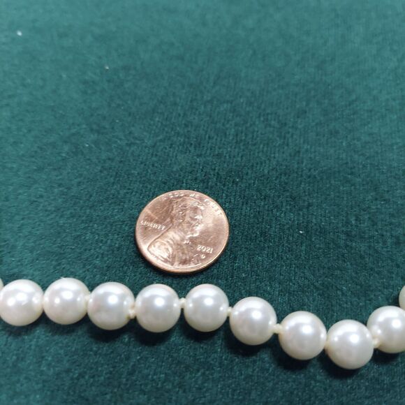Vintage White Faux Pearls Necklace  22" - Picture 6 of 6